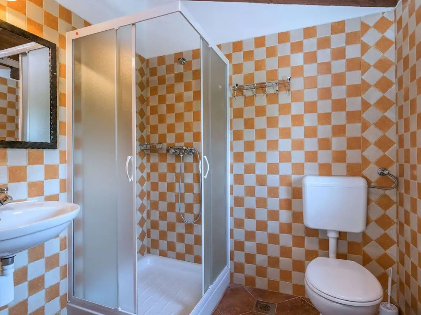 Spacious Villa in Tinjan With Pool