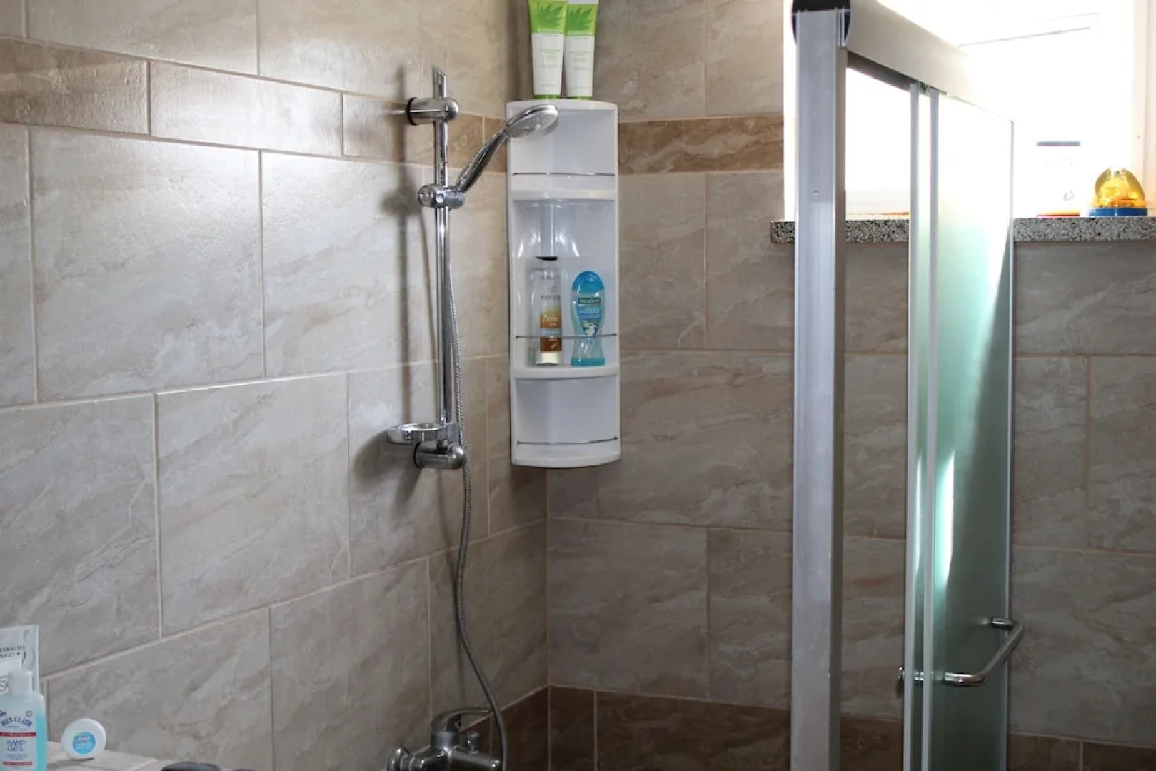 Costas Hostel Action