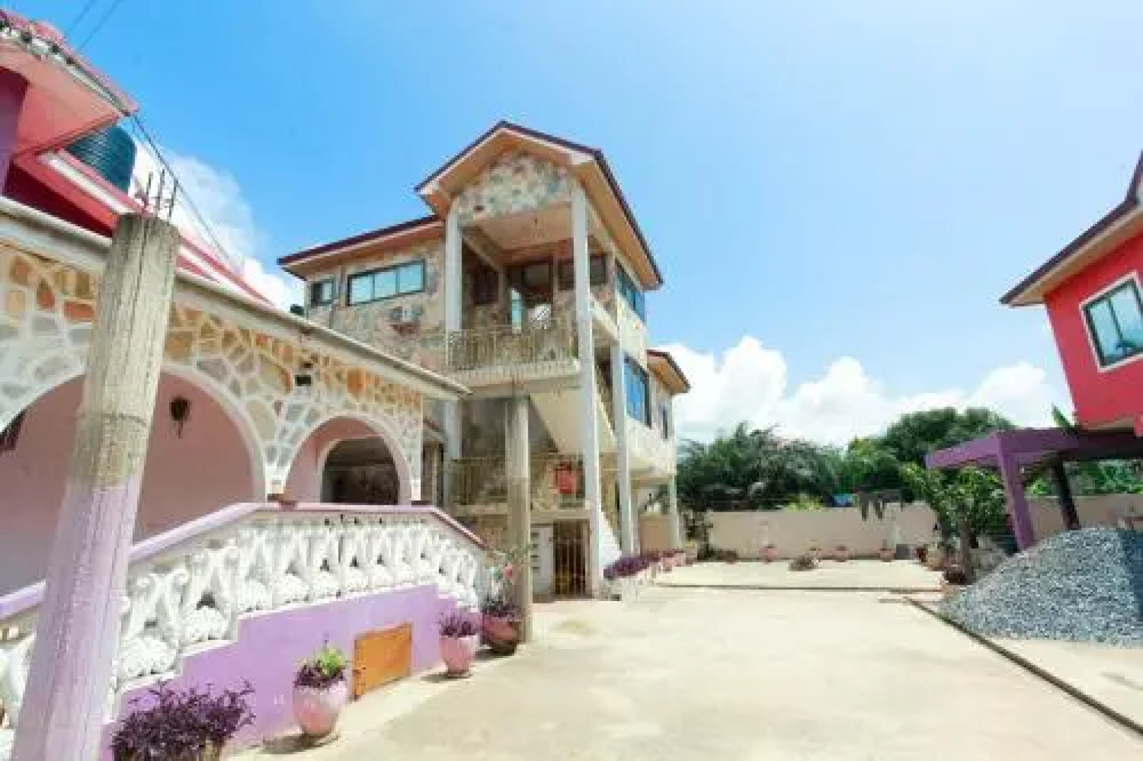 Larry-Dort Guest House