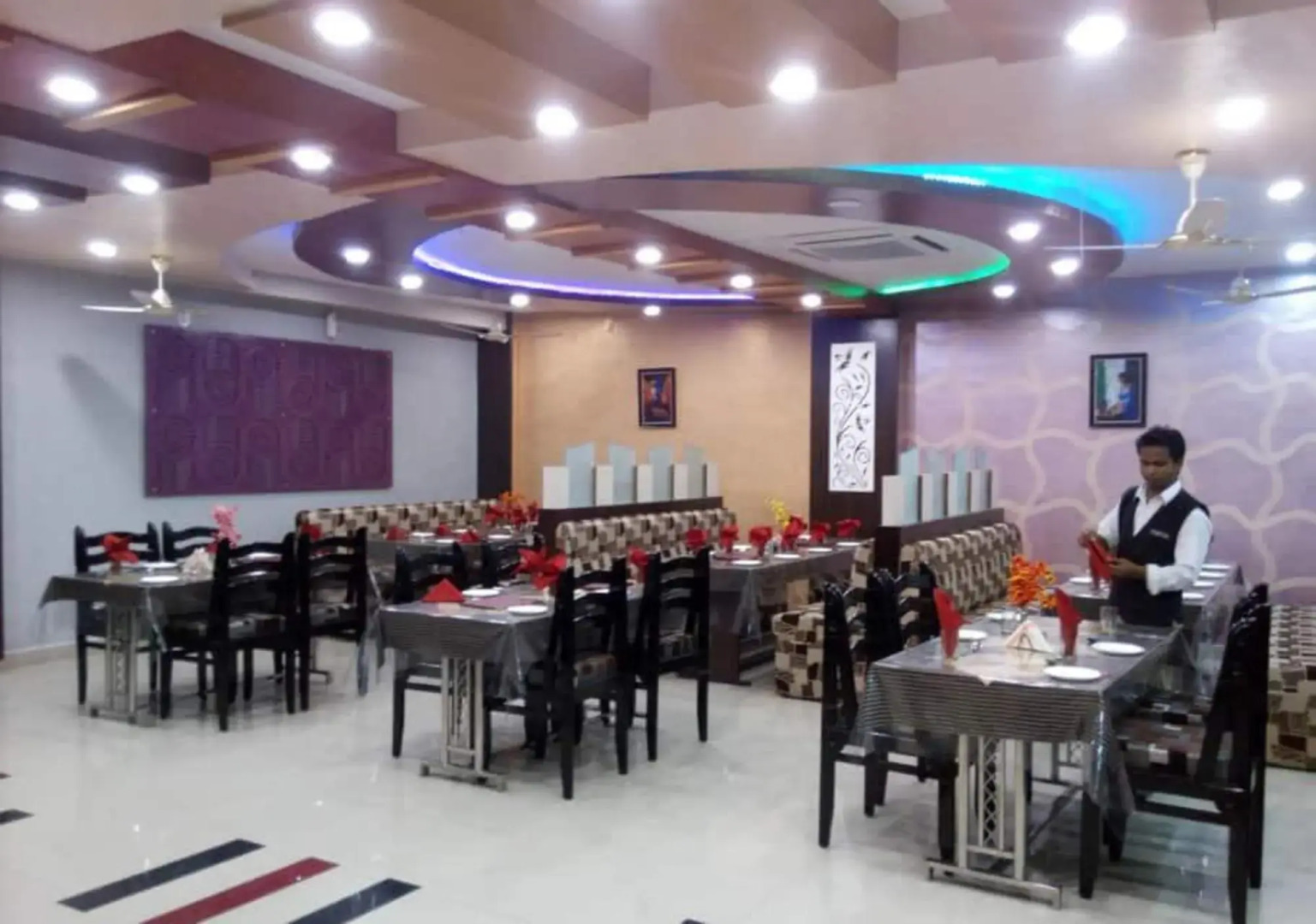 Friends Hotel & Restaurant