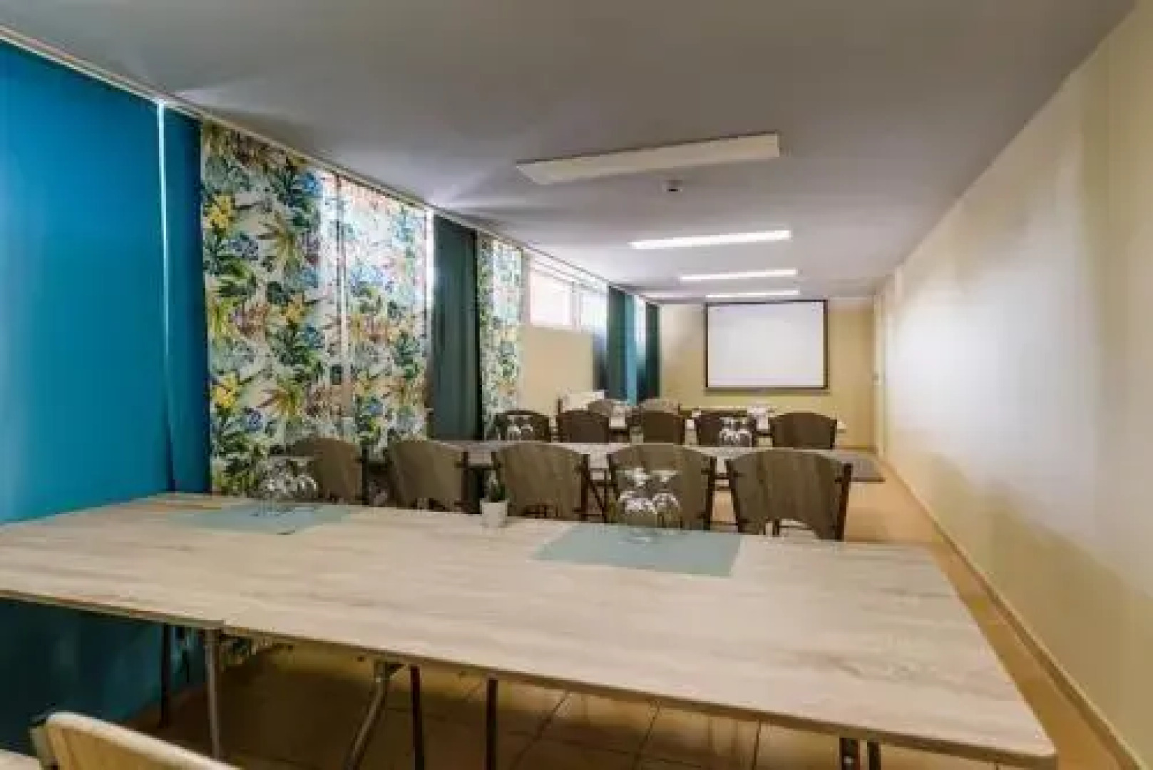 Amstel Hattyú Fogadó és Amstel Cafe & Restaurant