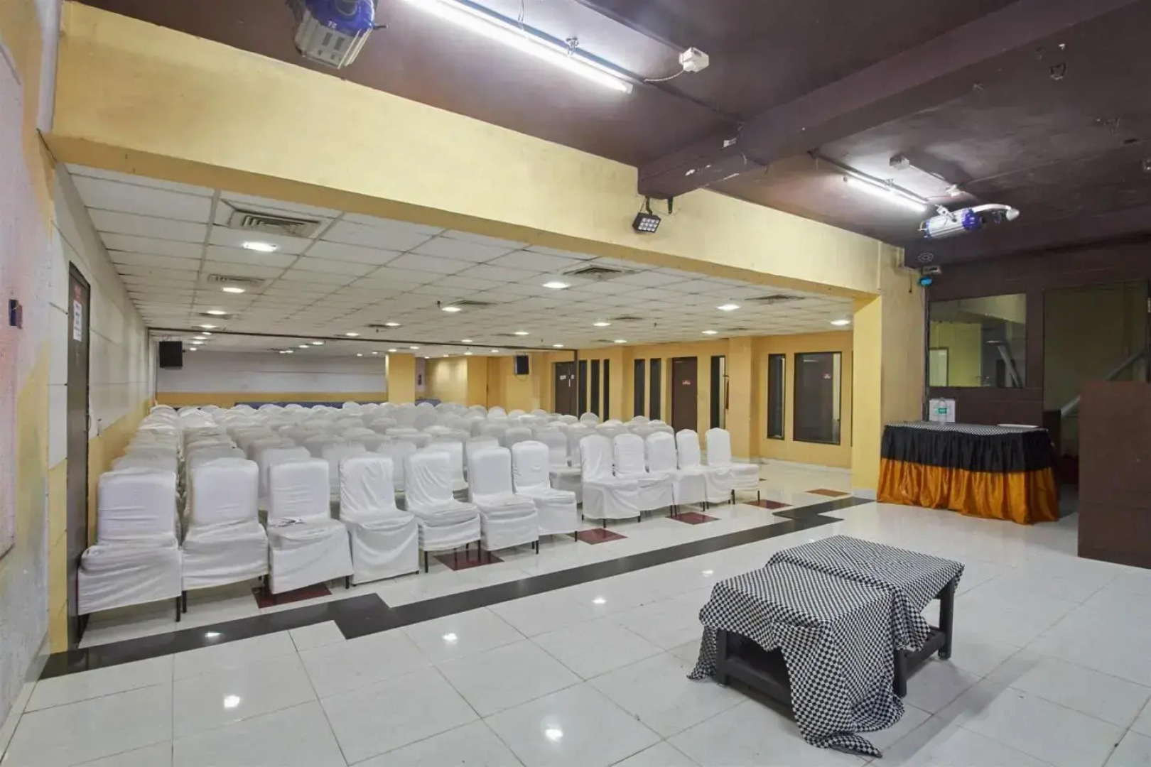 OYO 3975 Golden Star Country club