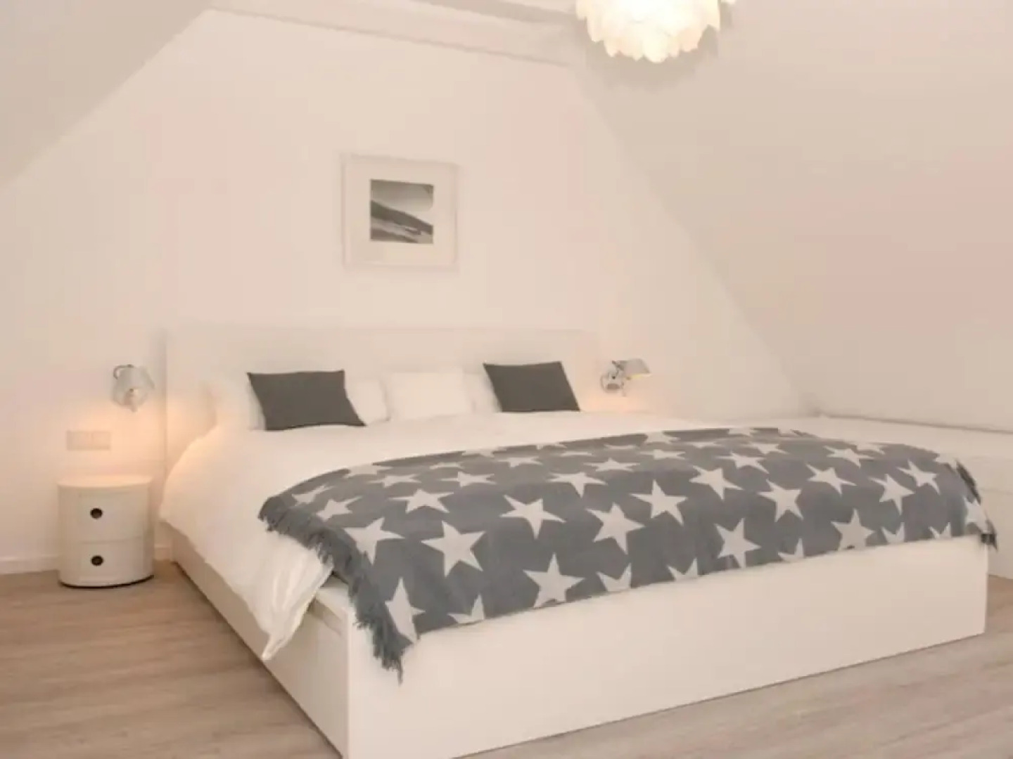 House Flora, Golden Knoepke