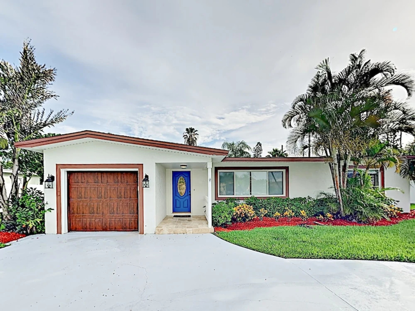 New Listing! Charming Getaway W/ Screened Pool 2 Bedroom Home