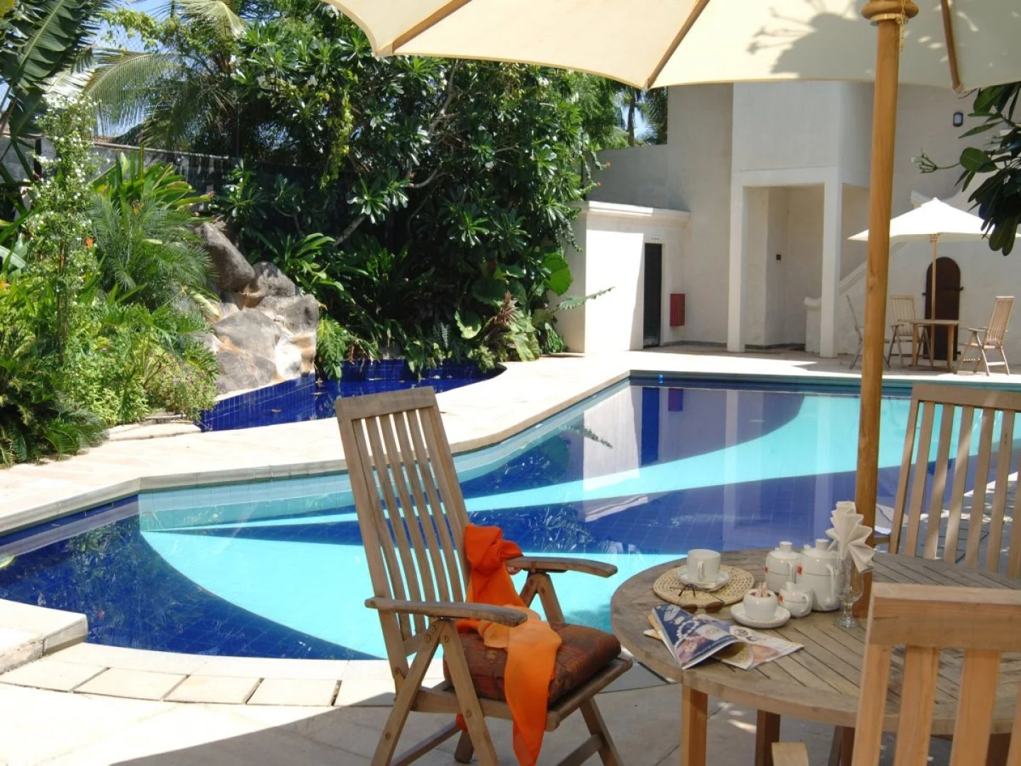 Hibiscus Beach Hotel And Villas