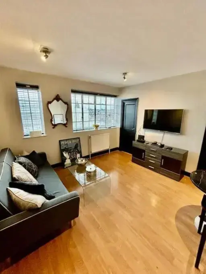 Vive Unique - Chelsea Cloisters Apartment