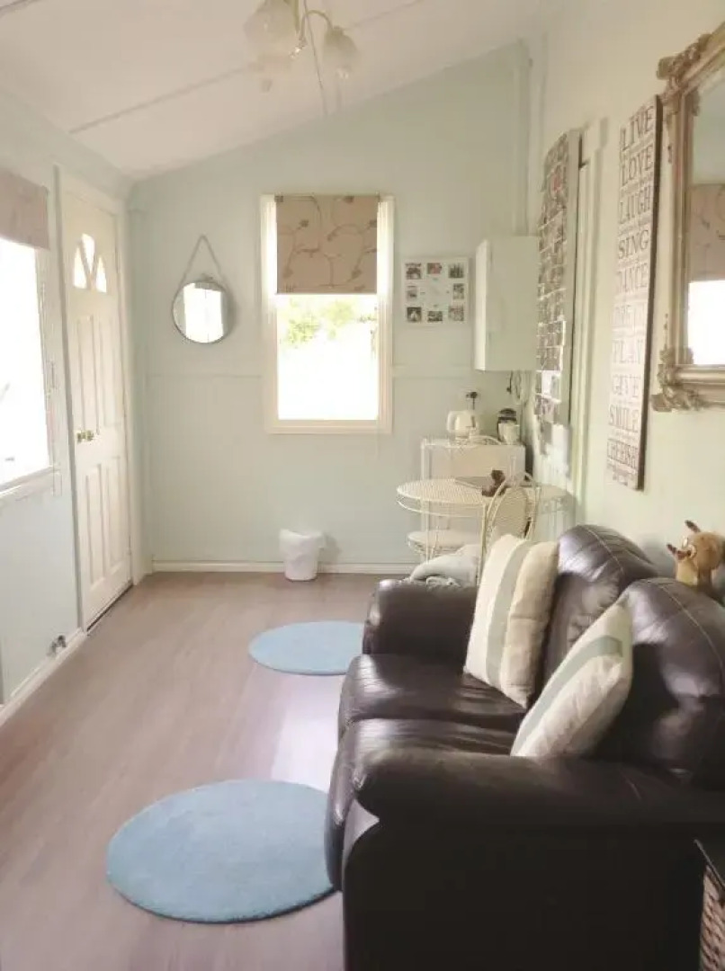 Must Love Dogs B&B & Self Contained Cottage