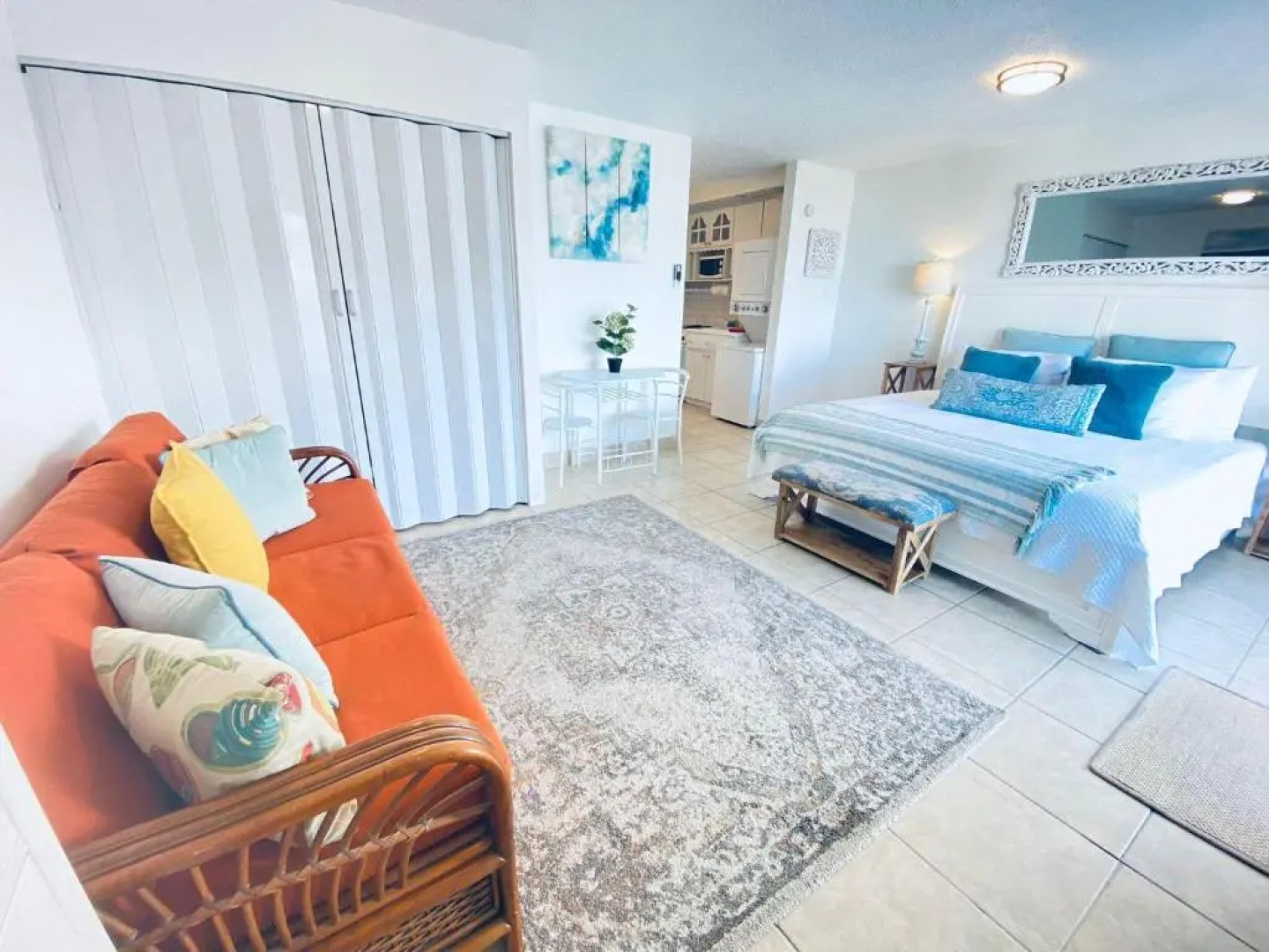 KASA Seaview at Coral Beach - Studio for 2 Balcony BEACHFRONT BUILDING POOL