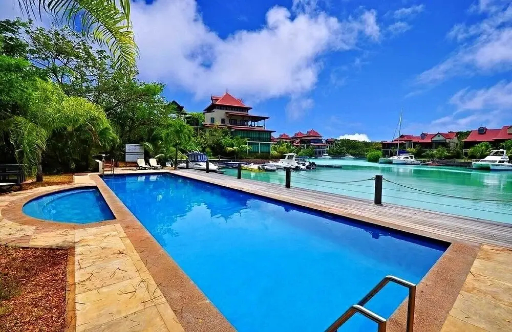 Eden Island, Beach front, Luxury, 3 Bed Ensuite, WiFi