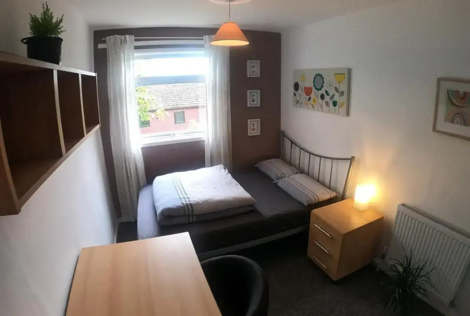 Hampton House Bookinn