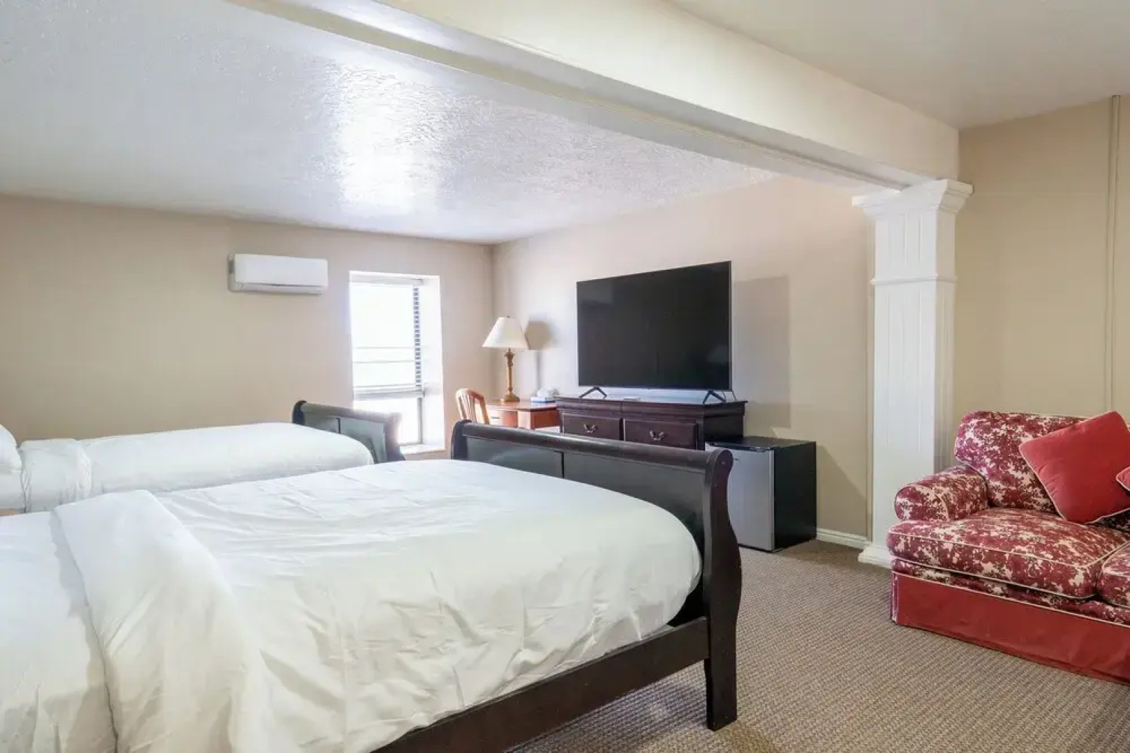 Road Creek Inn