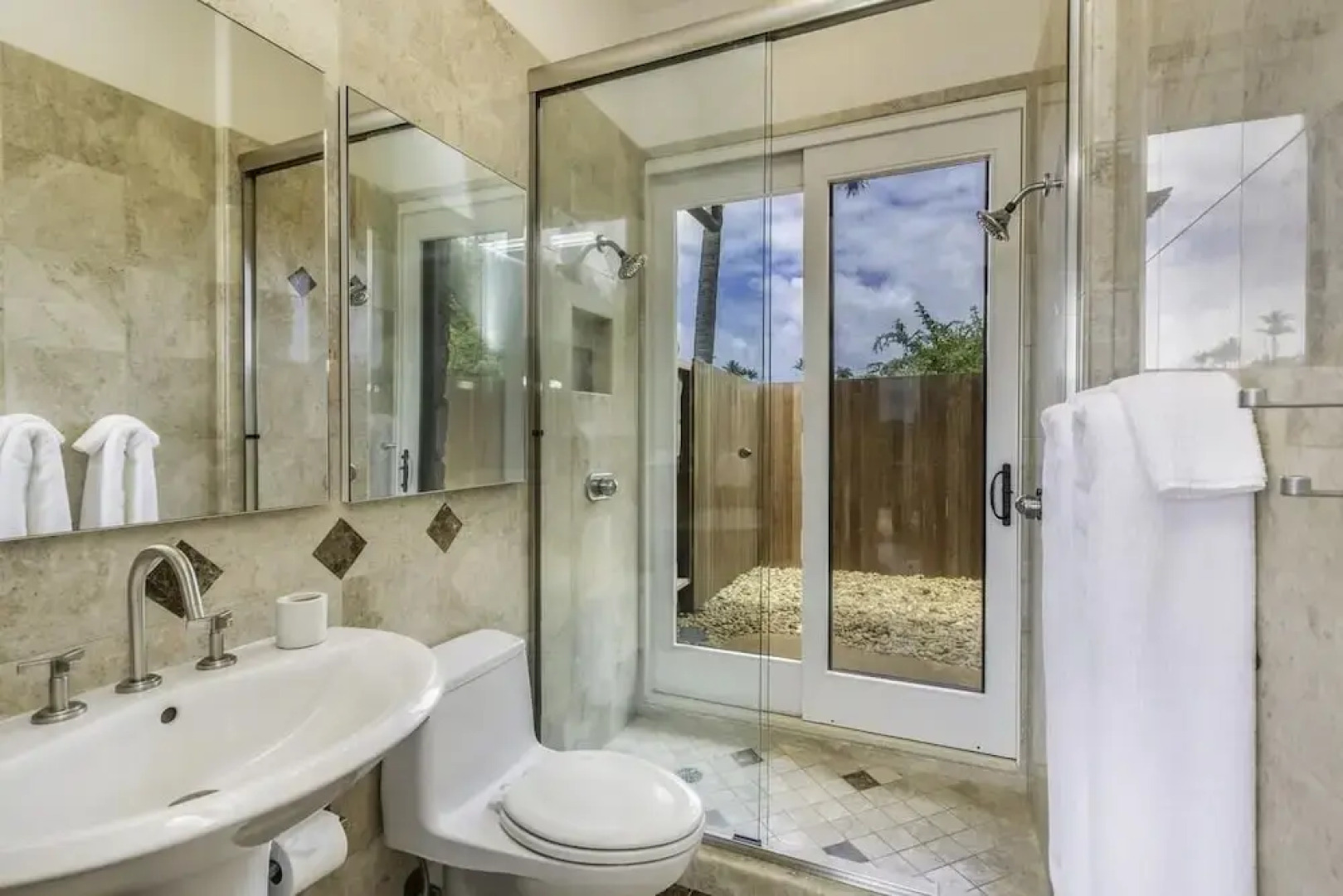 Hale Lani 1 Bedroom Home by RedAwning