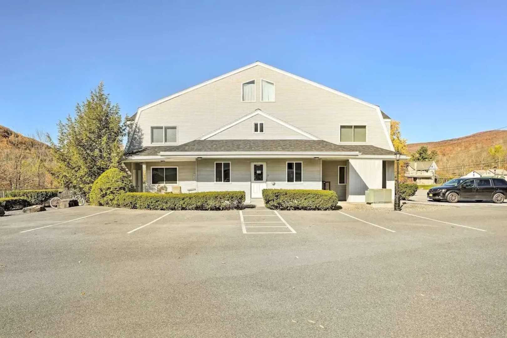 First-floor Hunter Condo < 1 Mi to Slopes!