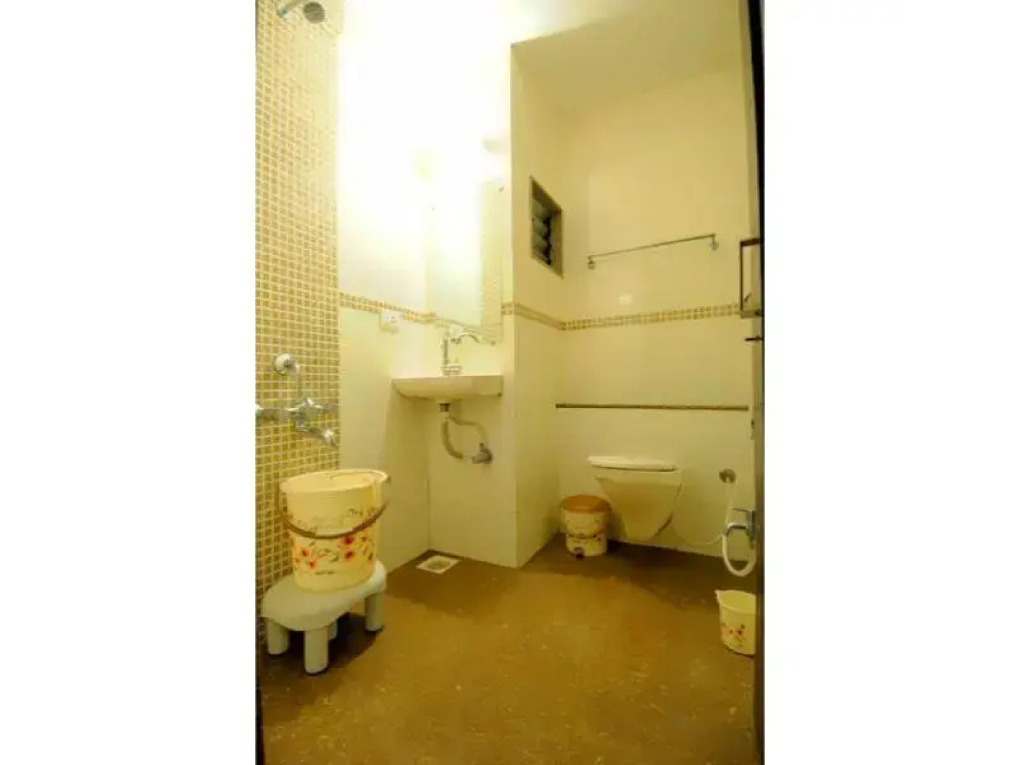 hotel skylawn surat