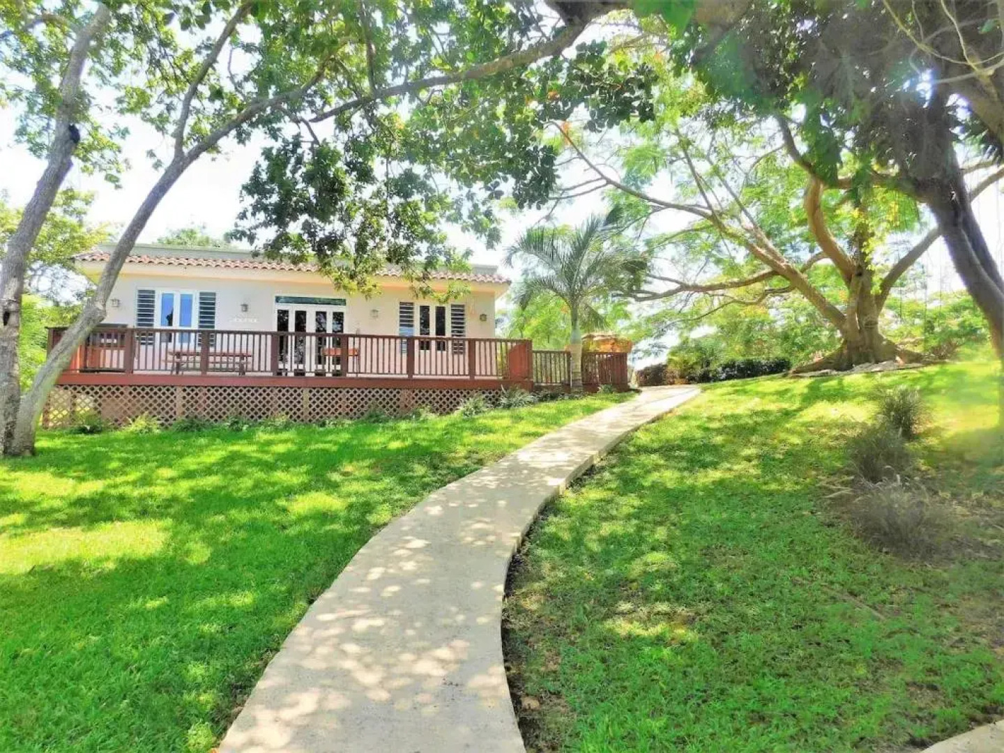 Isabela Villa Bonita - Vacation & Event Venue Sleeps 50!