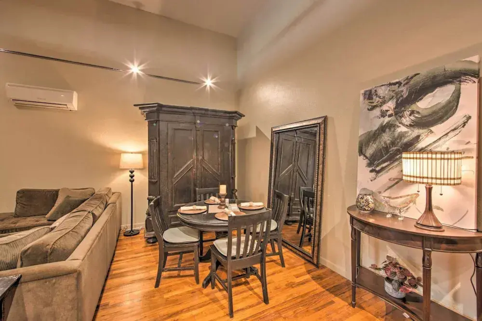 Updated Apartment in Historic Dtwn Marshall!