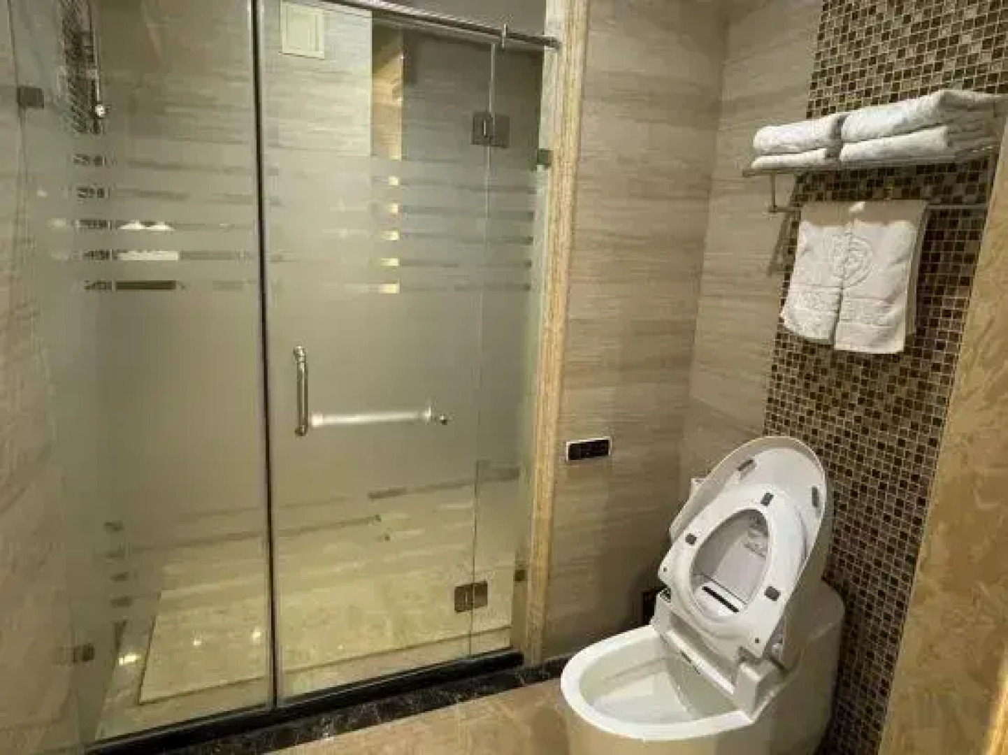 Linjiang Huayuan Hotel