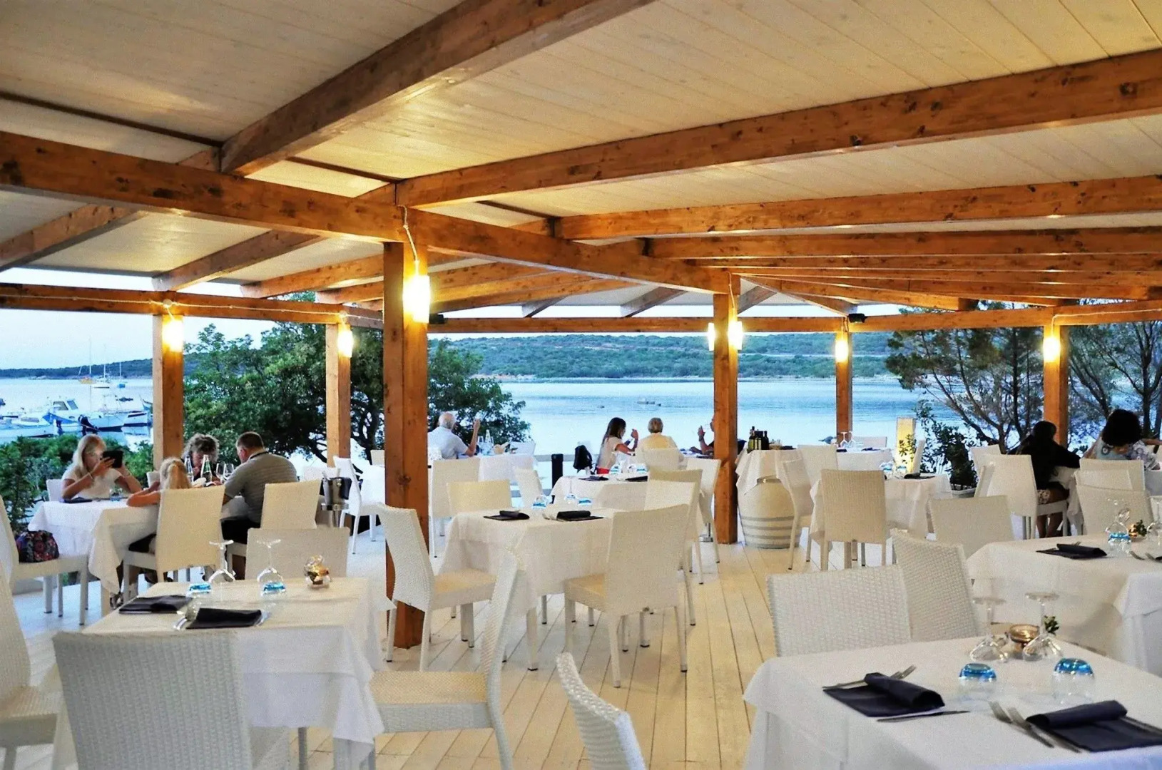 Baia de Bahas - Apartments