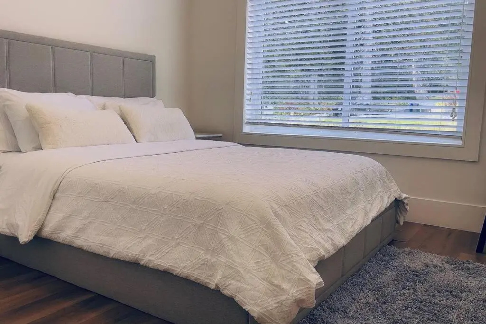 Gorgeous 3 bedroom lake house Suite!