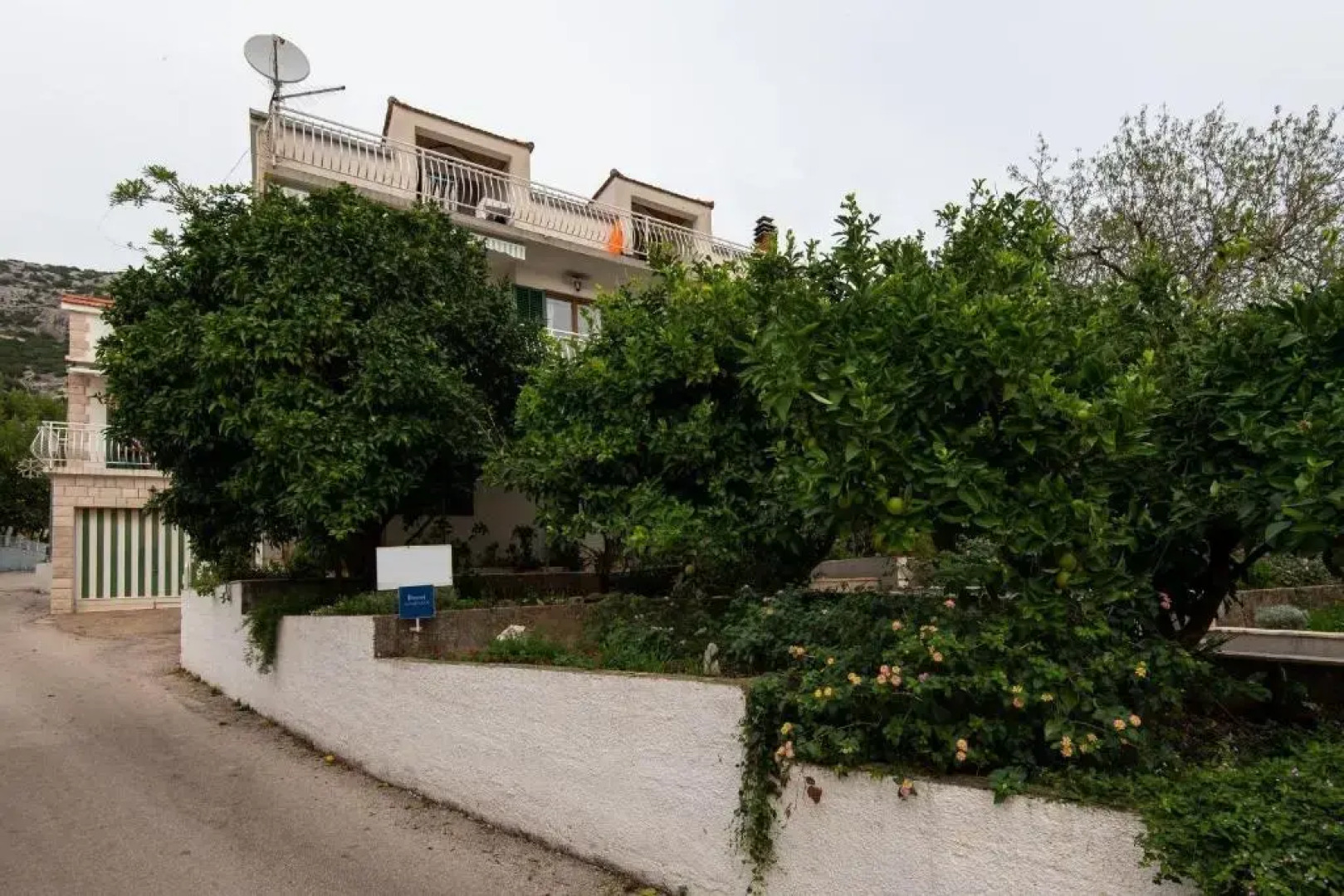 Apartments Sugor-70m from sea