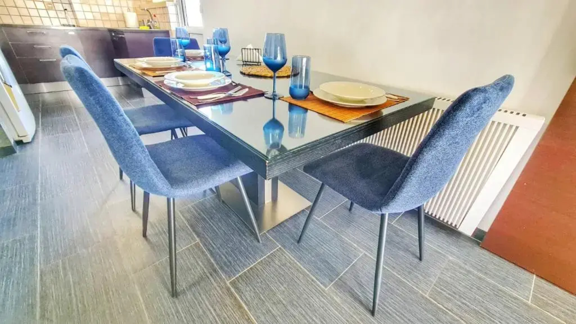 Luxury 2-bed apartment minutes to downtown