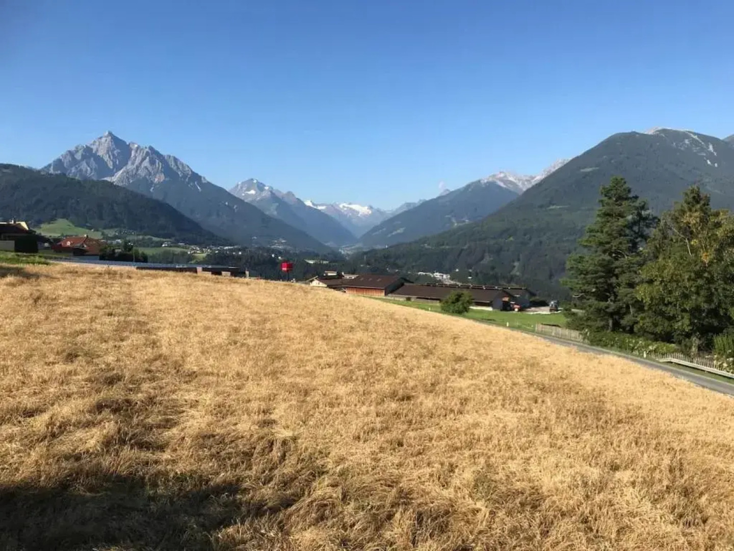 Apartment Wiesenhof - NATUR & WEITBLICK über Innsbruck - Ladestation für Elektroautos