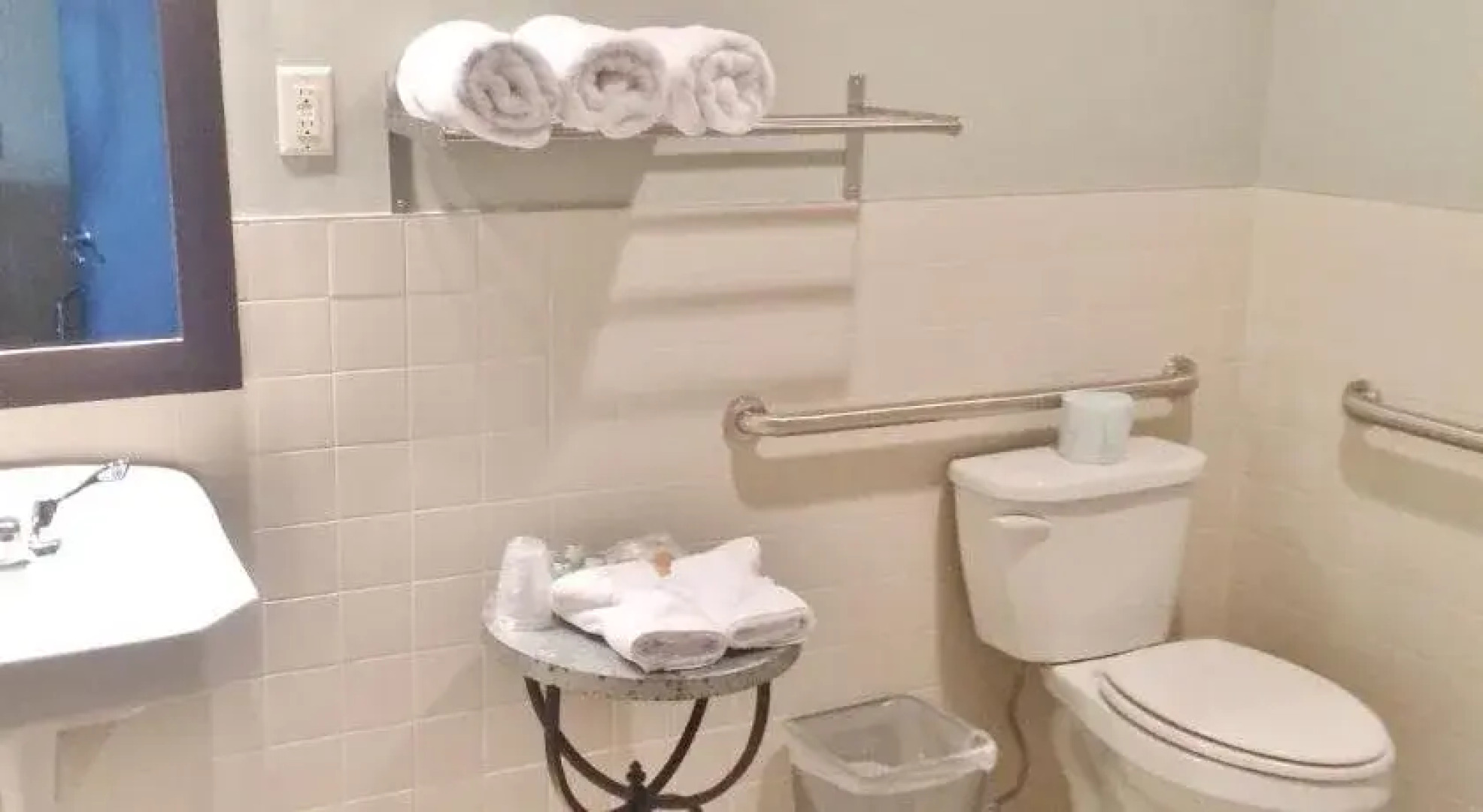 Blue Lakes Inn & Extended Stay