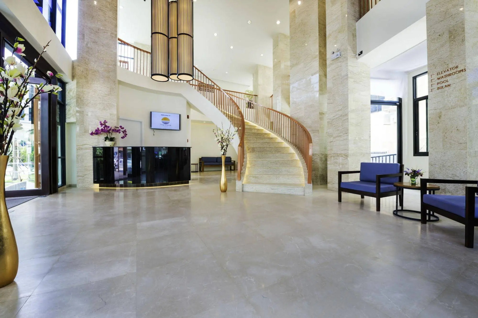 Отель The Lunar Patong