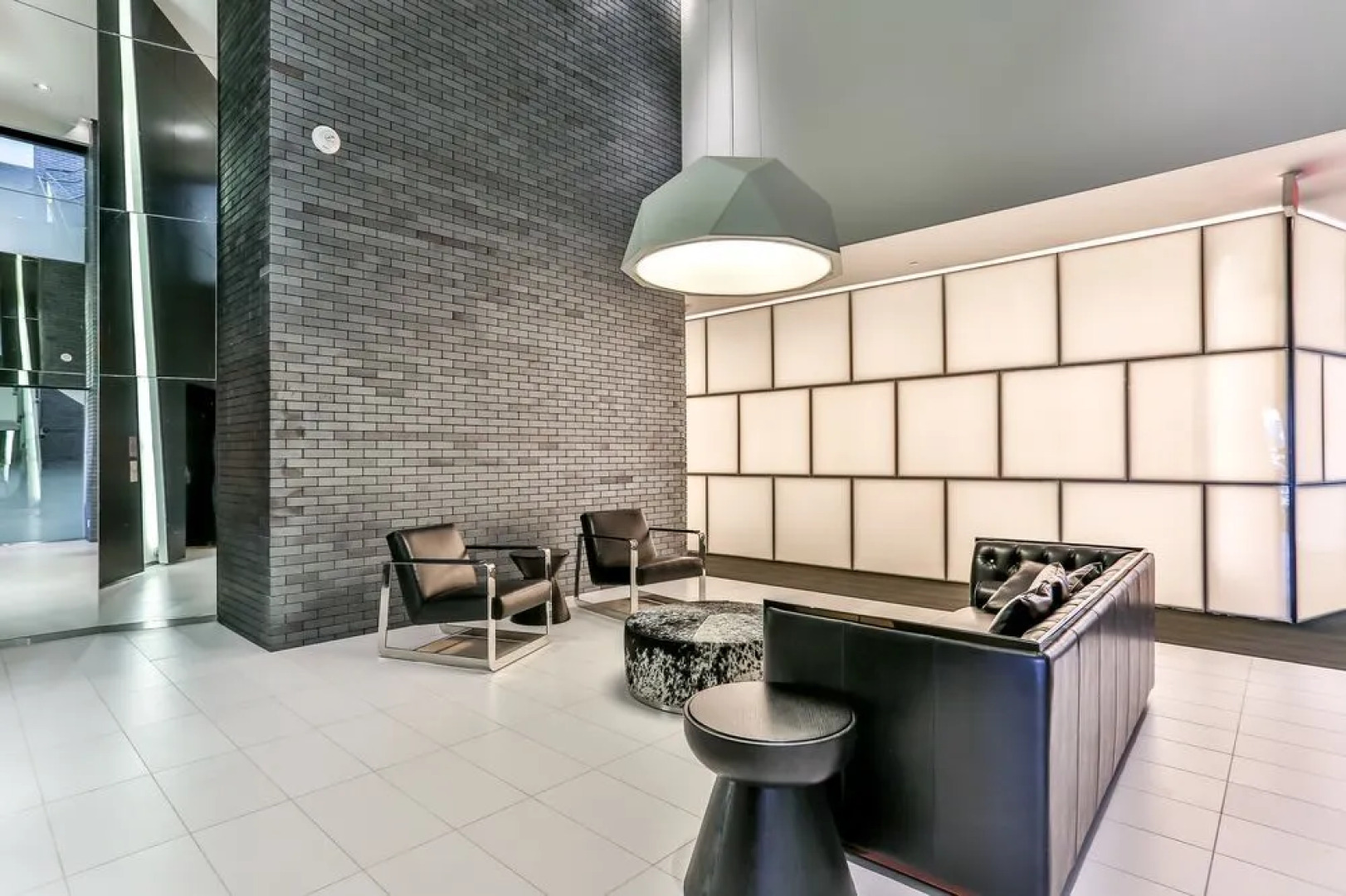 Noel Suites- Peter and Richmond St West