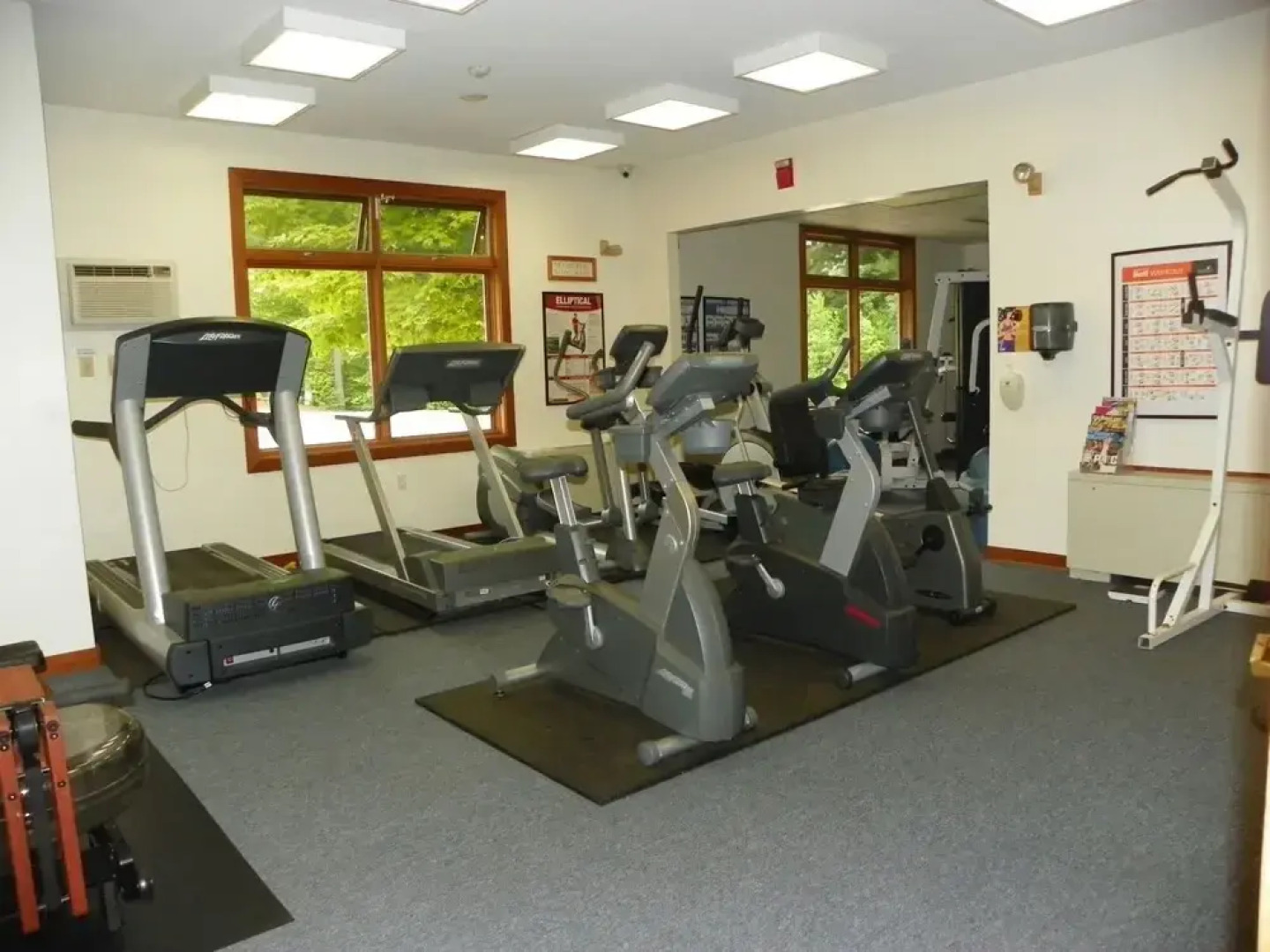 A Charming Private Home Rental, Beautifully Landscaped and Located in Forest Ridge, Lincoln, NH - Fr42l