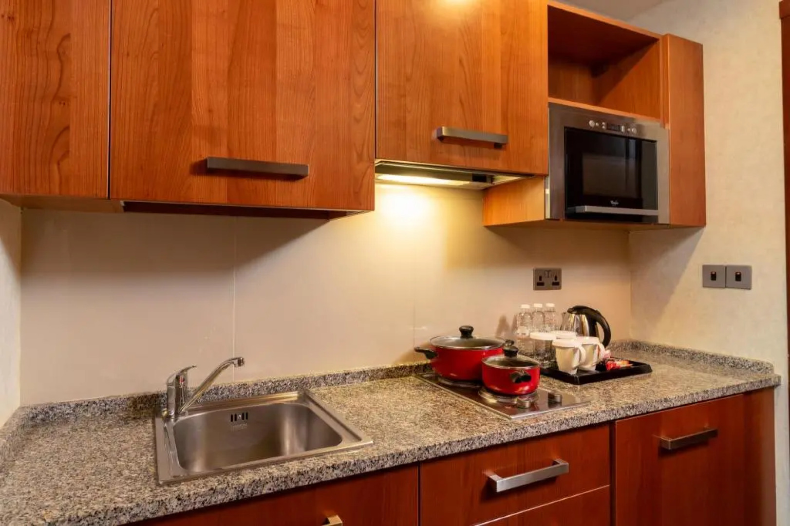 Holiday Inn Suites Kuwait Salmiya