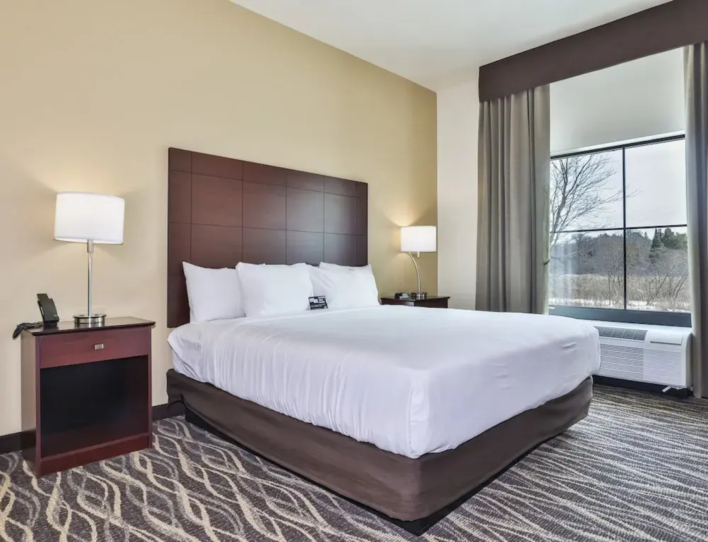 Cobblestone Hotel & Suites - Rhinelander