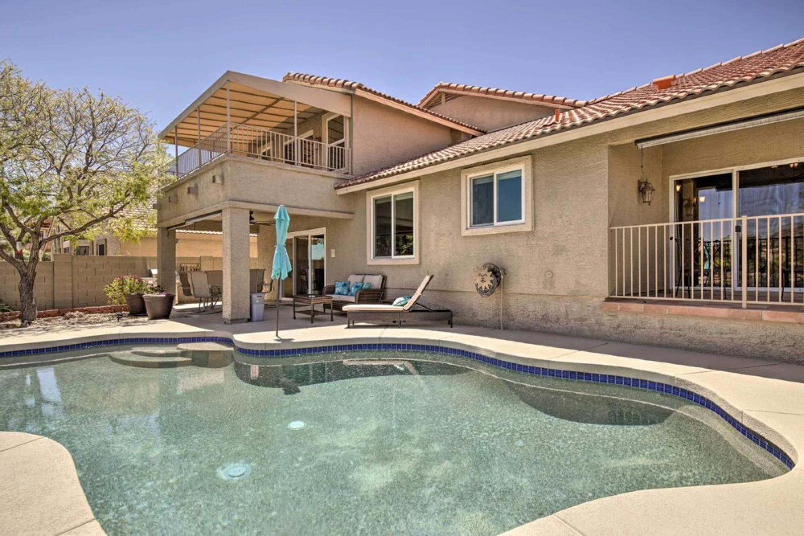 Boat Dock & Pool: Lakefront Glendale Getaway!