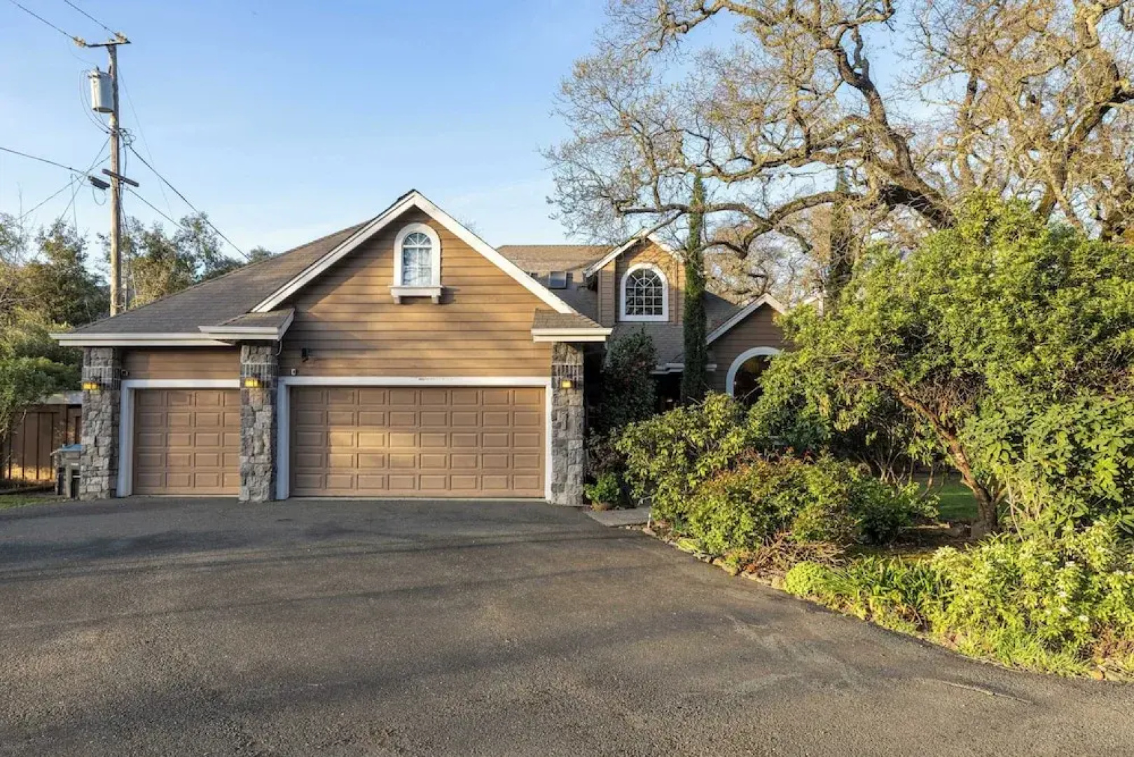 Valley of the Moon by Avantstay Tranquil Escape, Large Yard w/ Hot Tub & Fire Pit