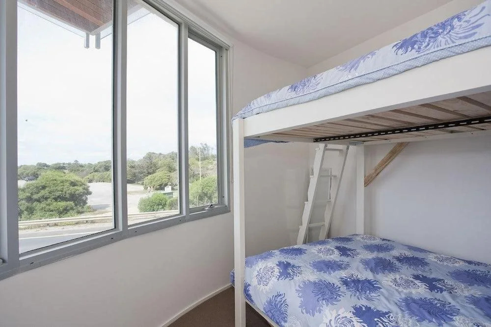 Four Kings Apartments