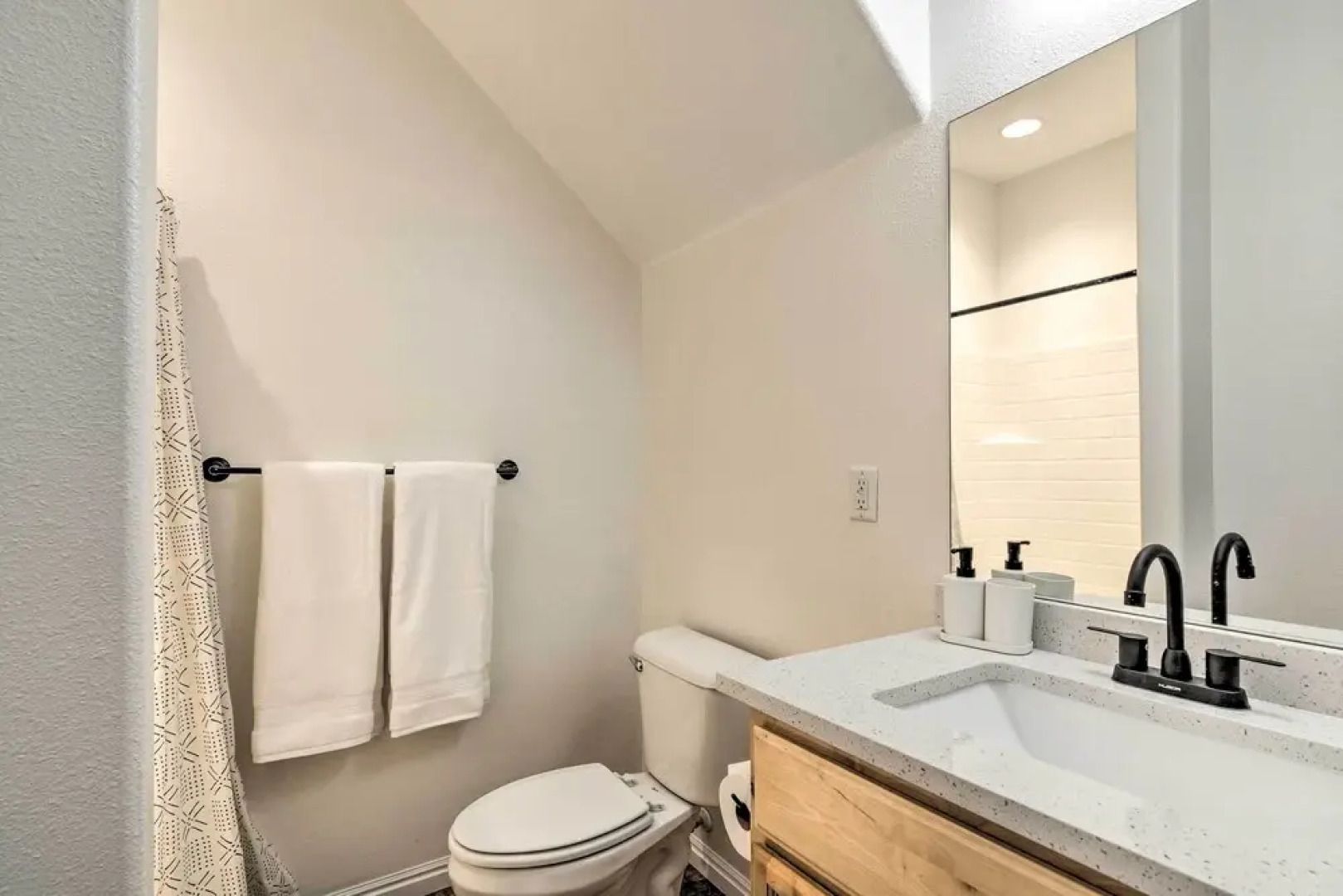 Updated Townhome w/ Patio & Red Rock Views!