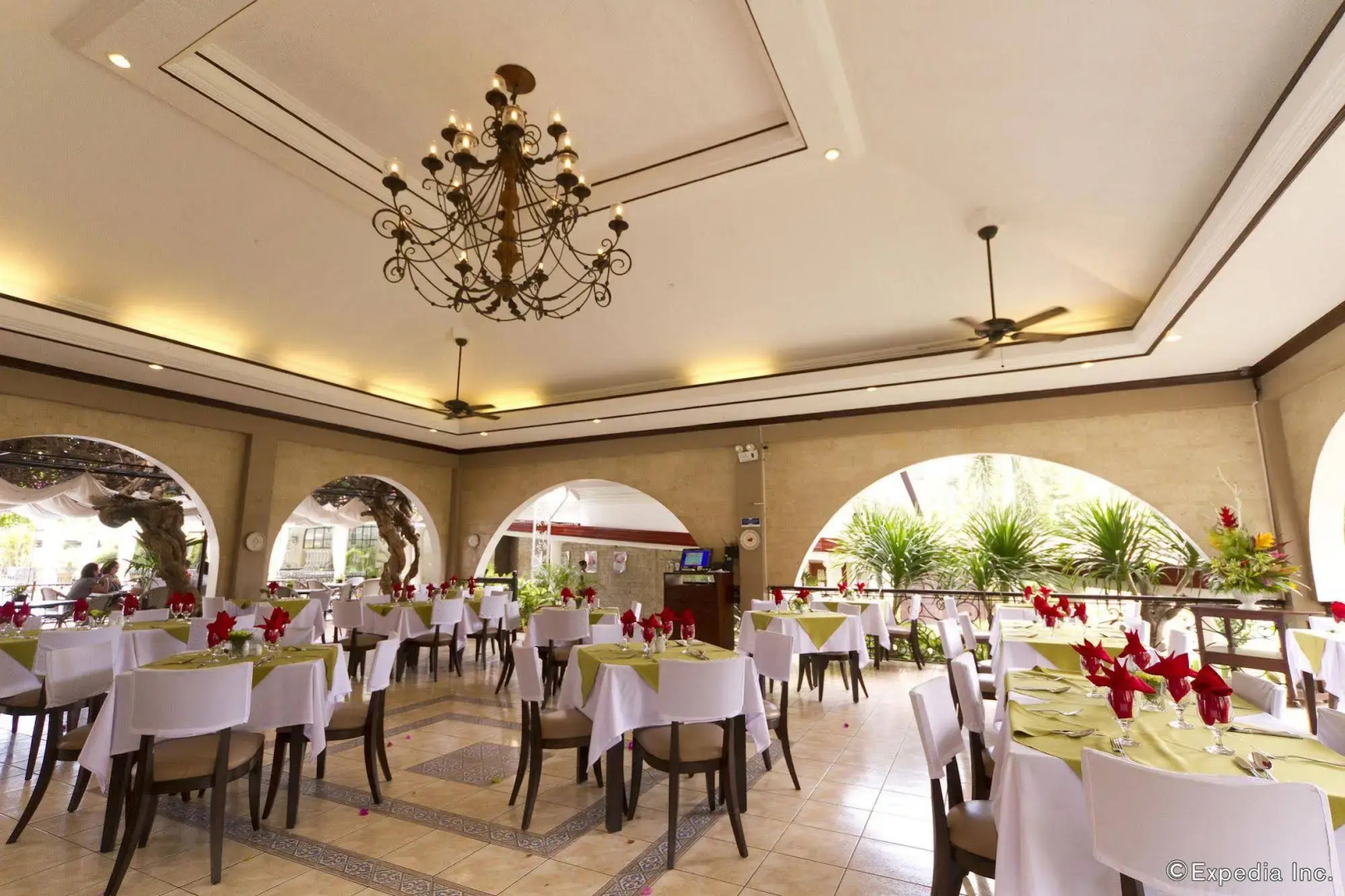 Montebello Villa Hotel