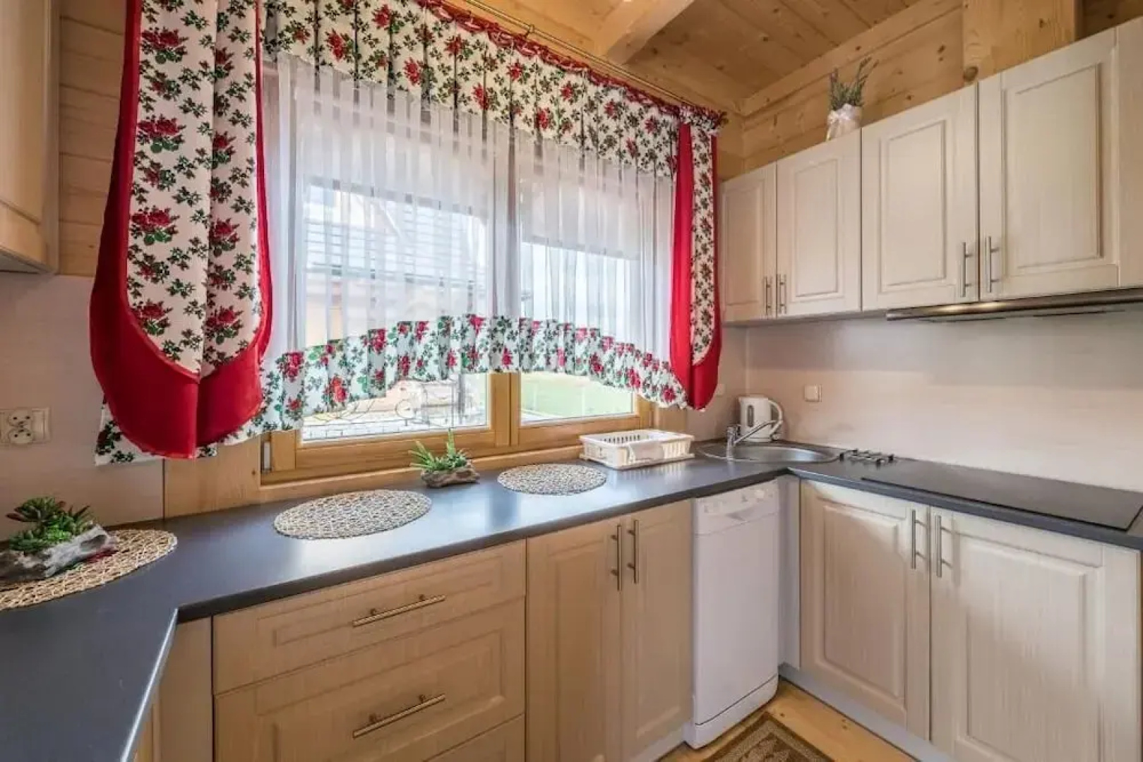DOMKI TATRY z jacuzzi i sauną w cenie