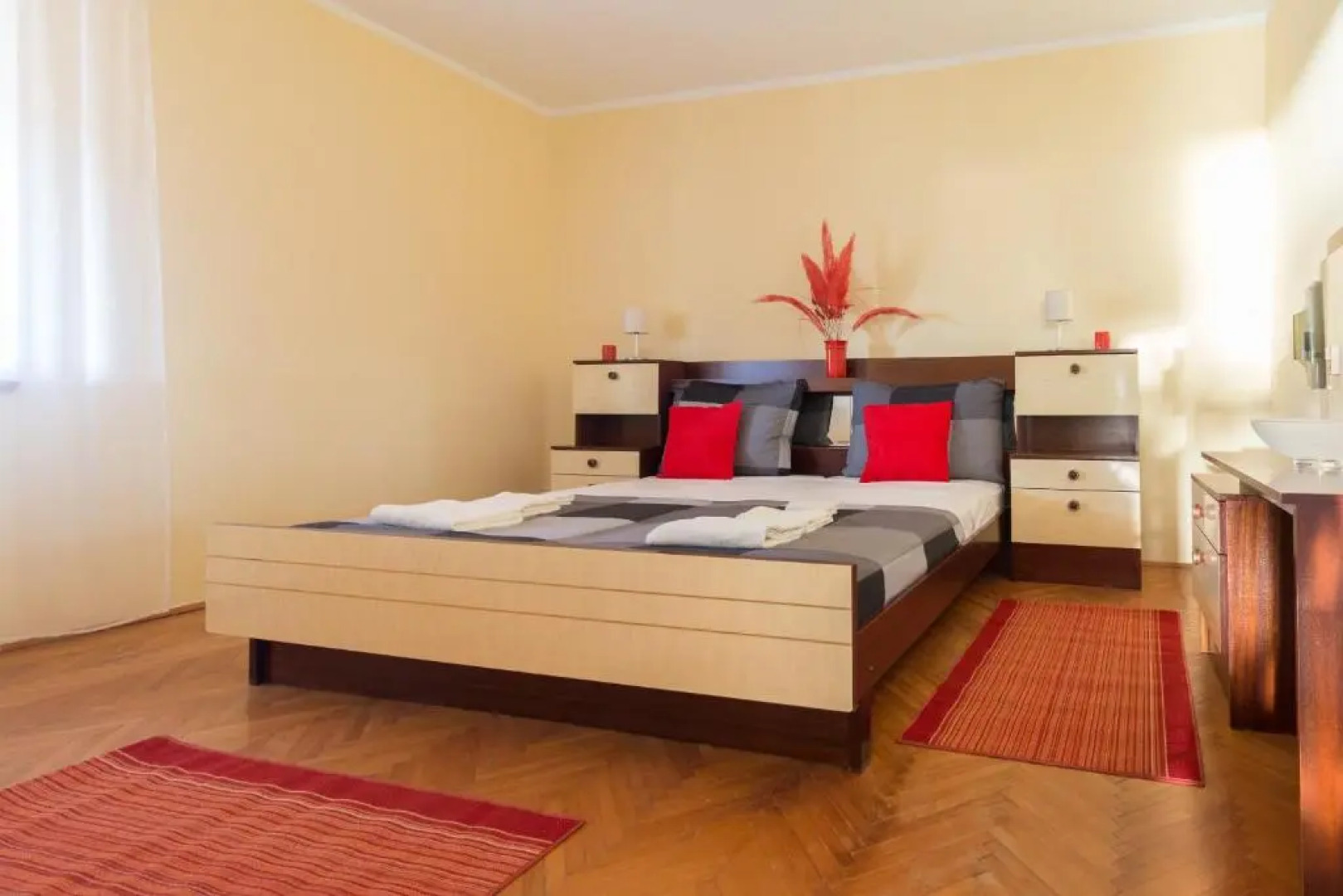 House Jasmin large garden, near Nin