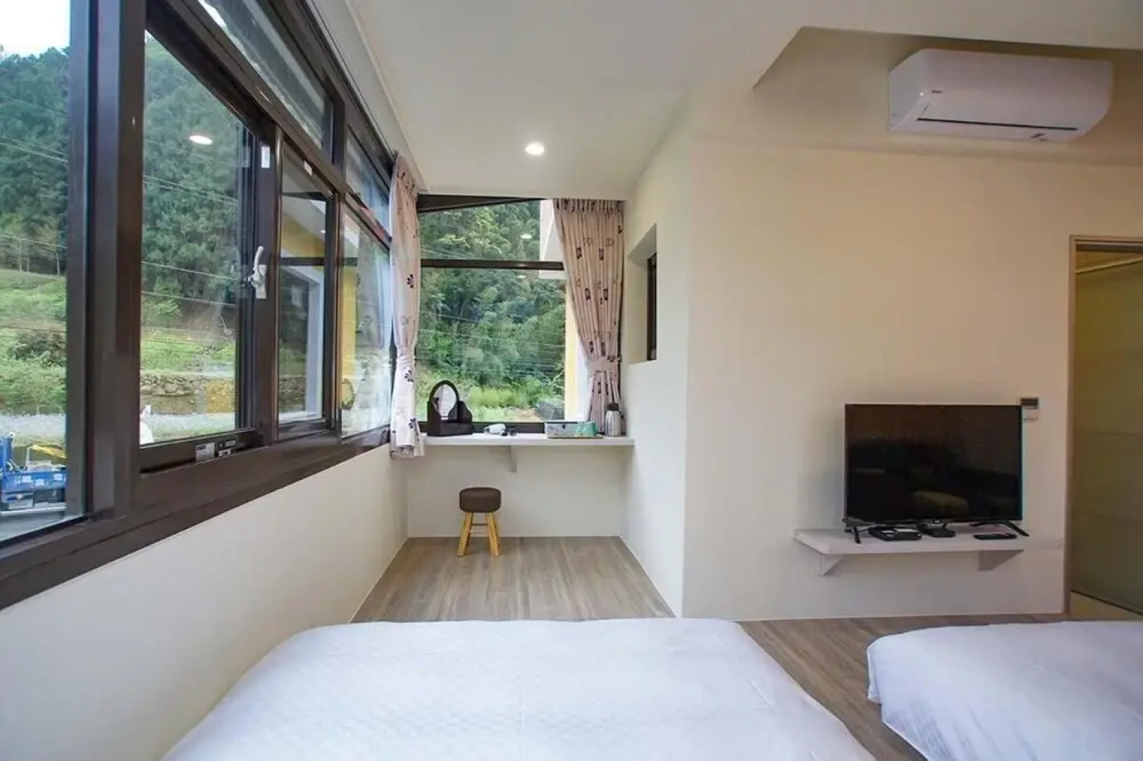 New Live B&B