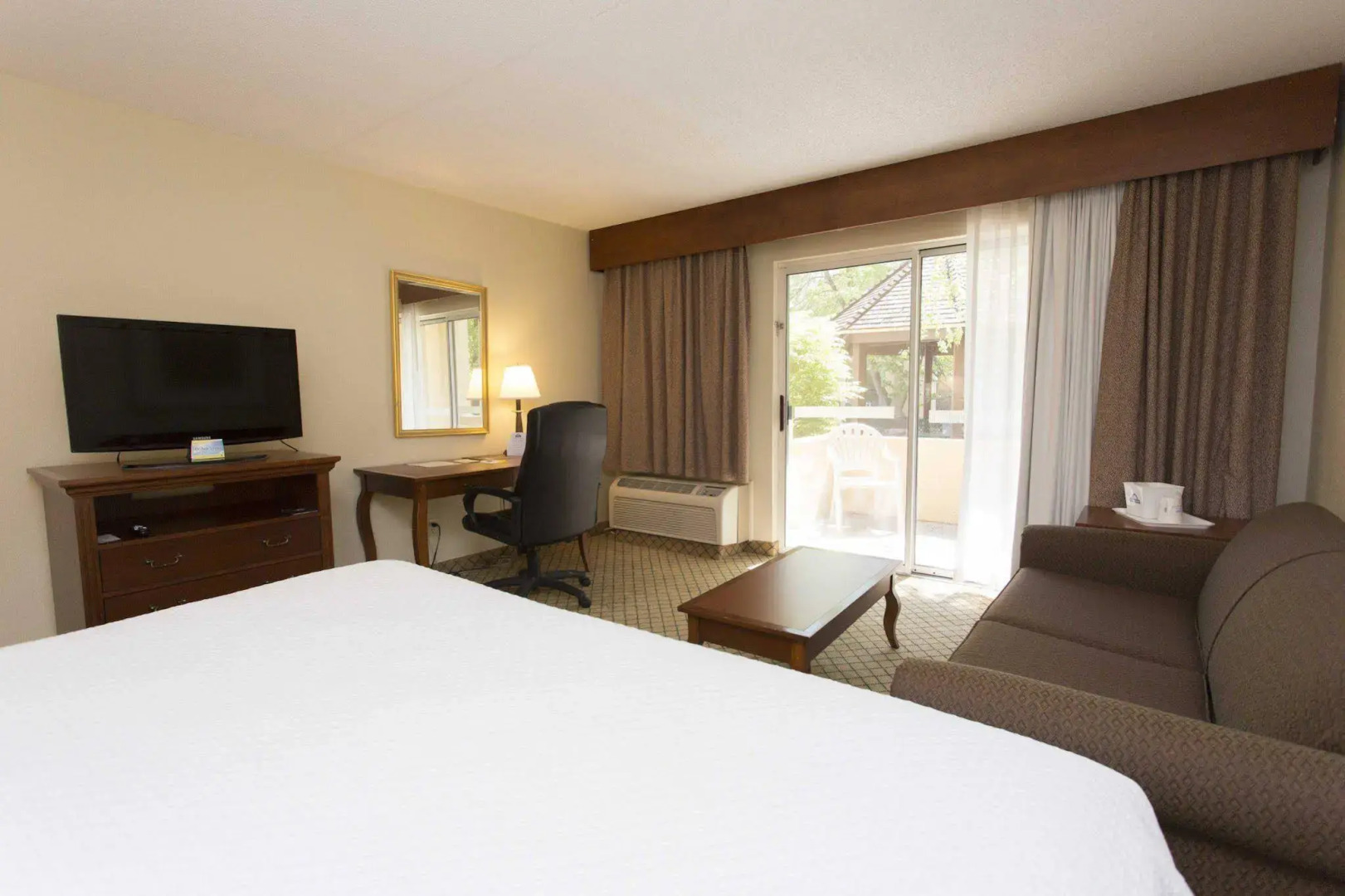 Days Inn & Suites Omaha