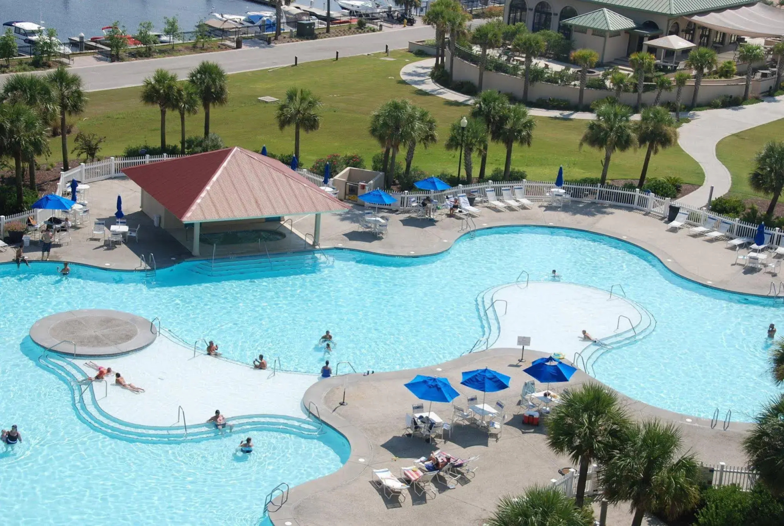 Barefoot Resort & Yacht Club