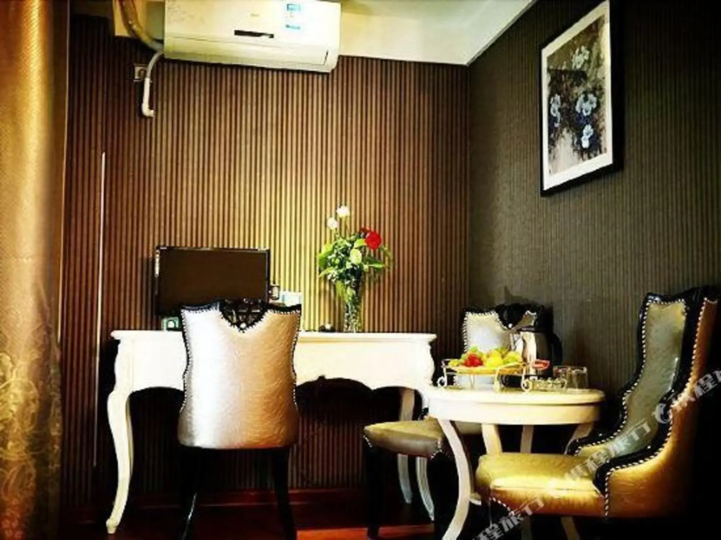 Qiangui Theme Hotel