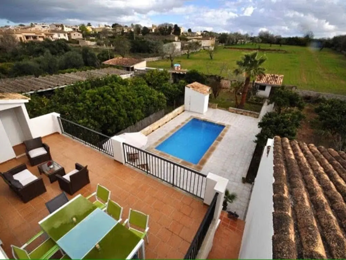 Llubi Pool and Views