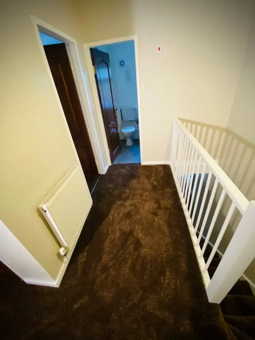 Modern-petfriendly-privategarden-family-20mintoldn