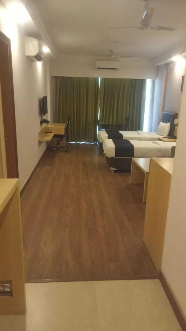 Four Leaf Service Suites