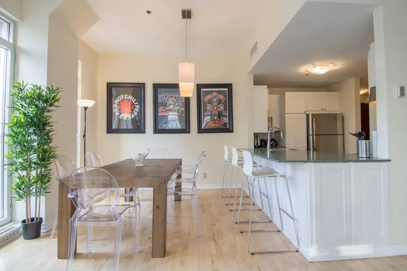 Airy Downtown Apartments by Nuage