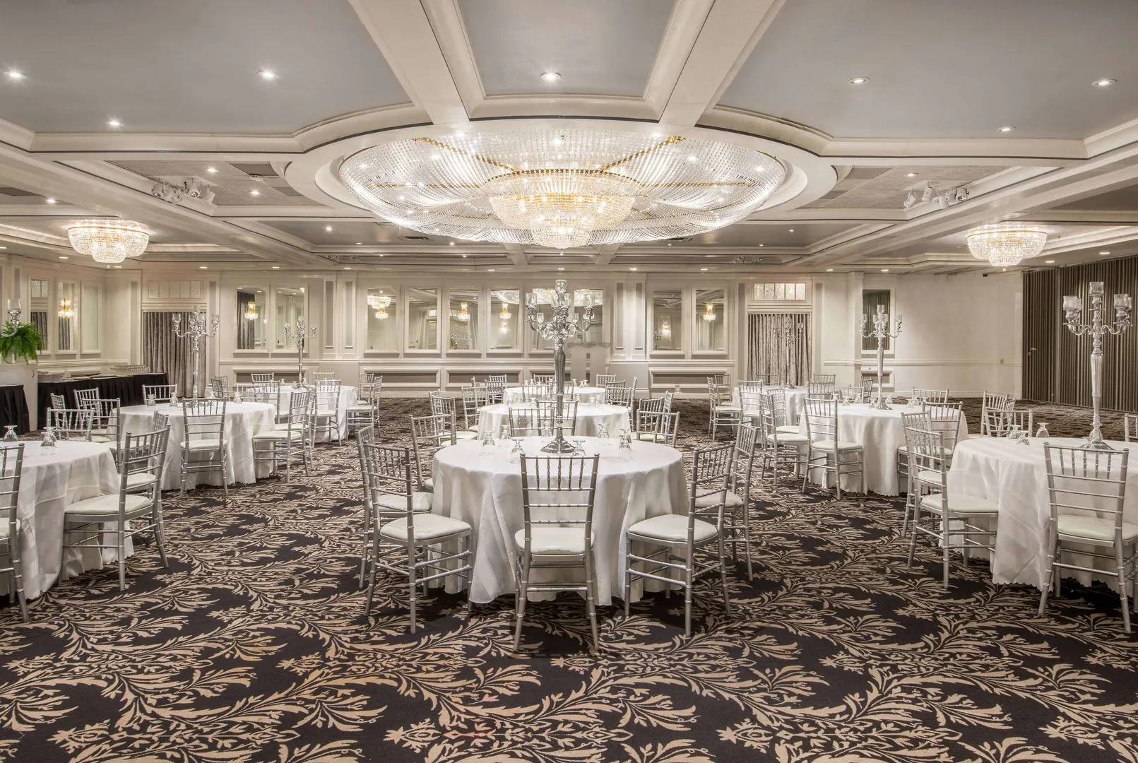 Armon Plaza Montreal Airport