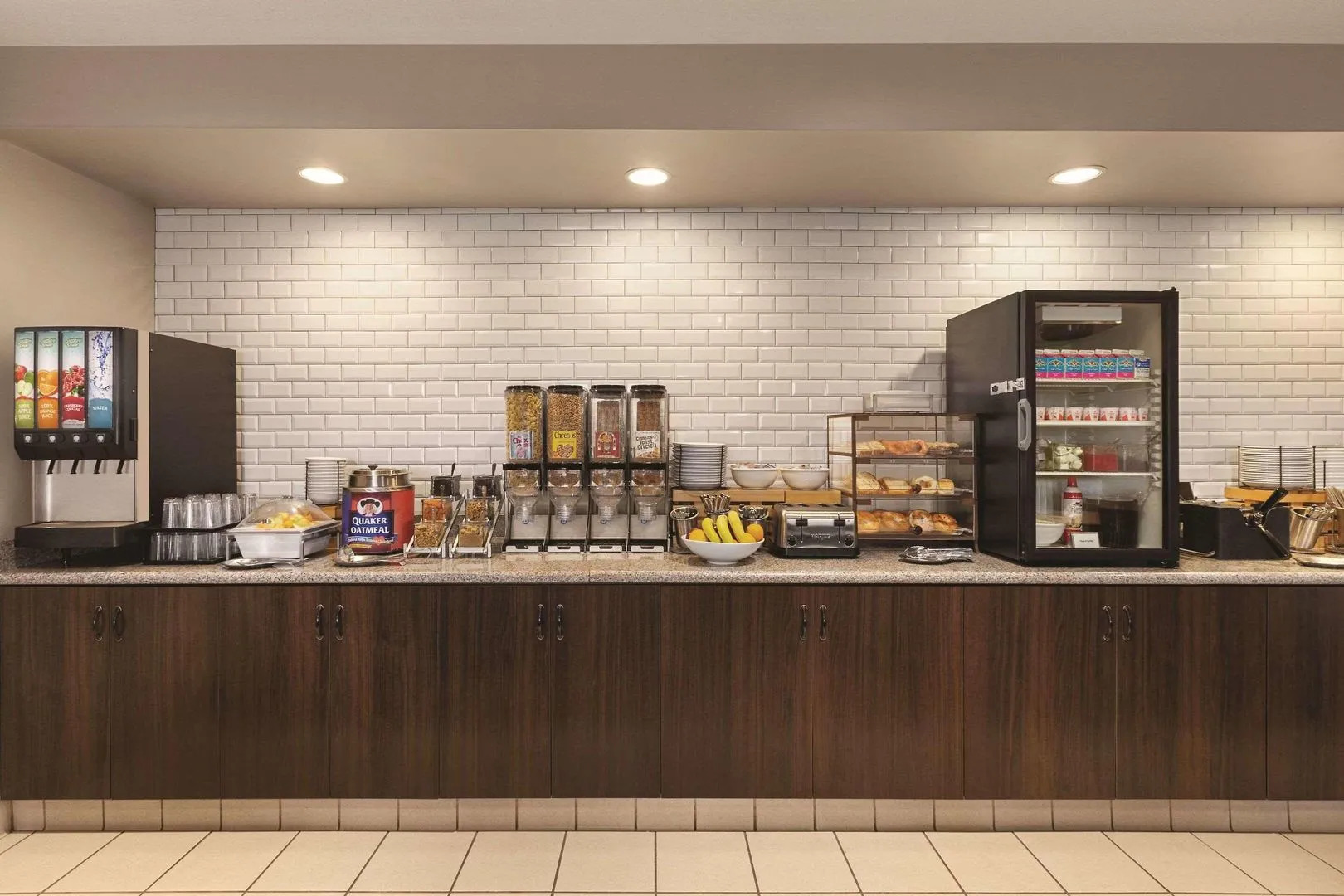 Country Inn & Suites by Radisson, Willmar, MN