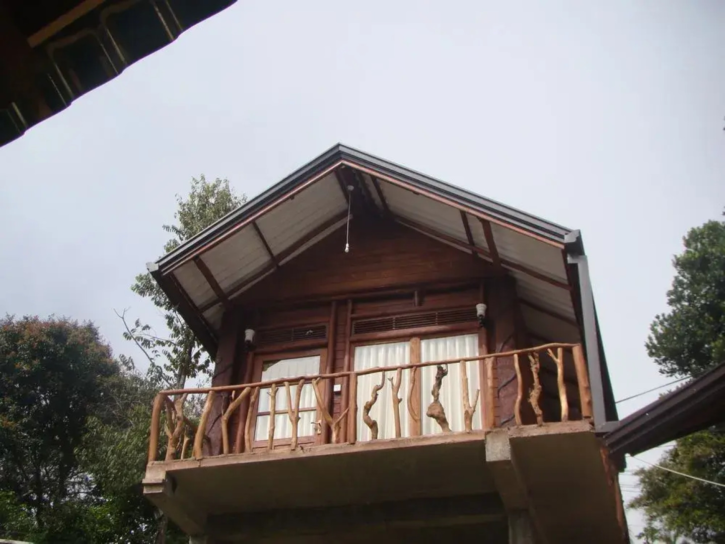 Yoho Okan Rock Wooden Cabana